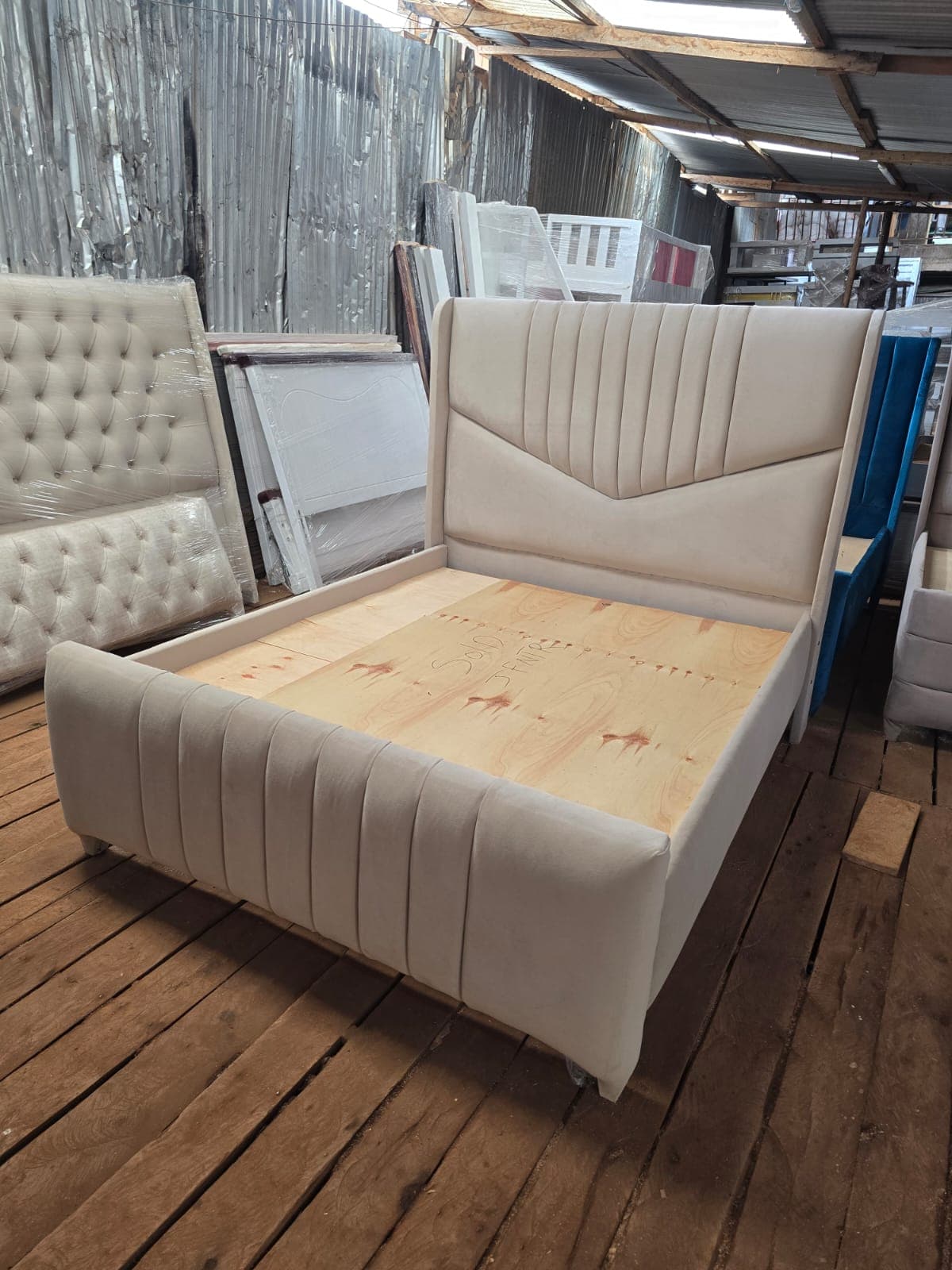 V-Design Bed (Cream)